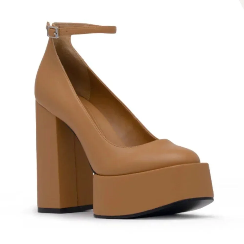 DAMELIO Footwear Rayva Heel Camel size 8.5